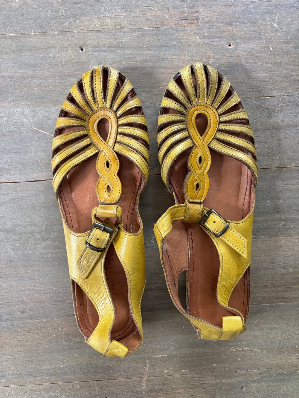 Spring Step yellow sandals - Picture 2 of 6